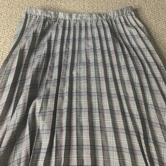 MAAC‎ London Womens Skirt Size Medium Gray Plaid Pleated Midi A-Line Pull On - Picture 2 of 11